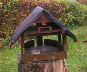 Vogelfutterhaus mit Etage